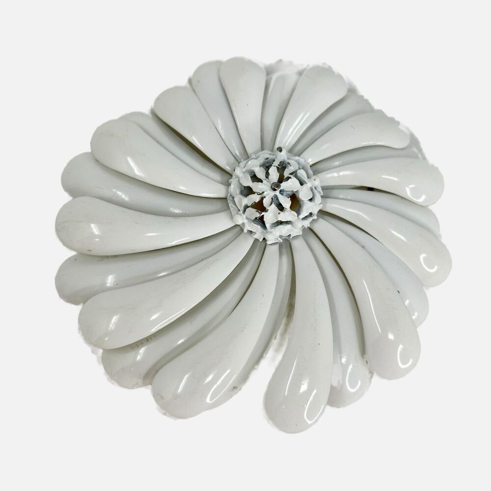 1960s - 1970s Enamel MCM Daisy Brooch Pin ABSTRACT WHITE